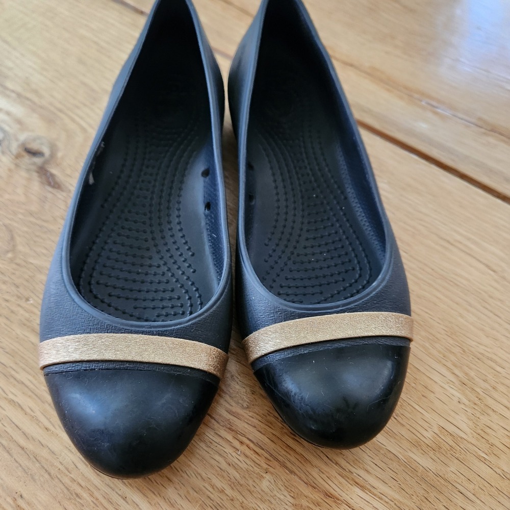 Crocs Ballet Flats Black with Gold Accents Comfortable Womens Shoes Size 8 - Picture 4 of 9